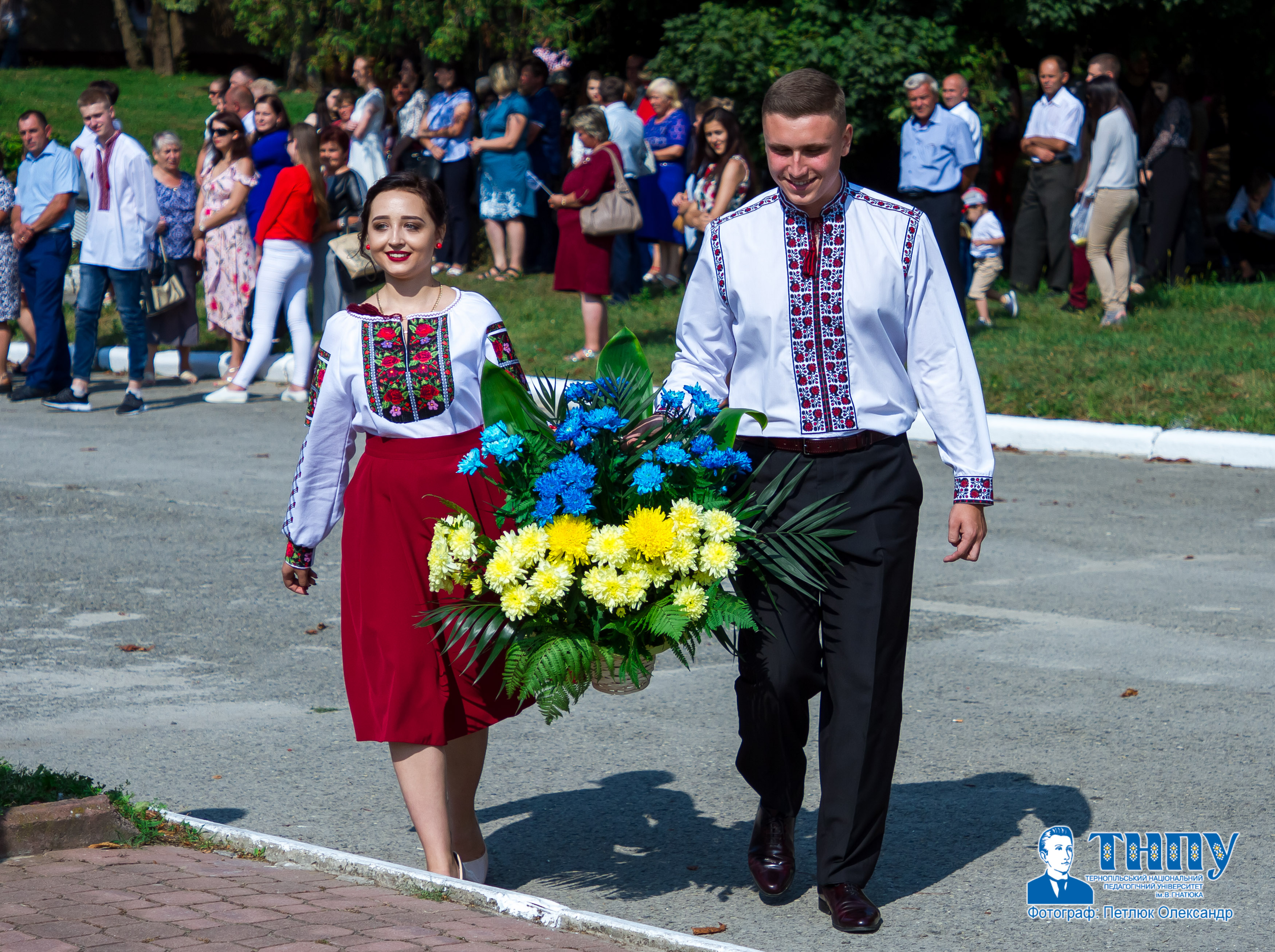 покладання квітів